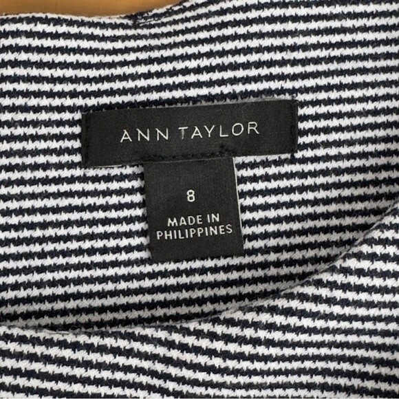 Ann Taylor Structured Black & White Back Zip Blouse - Size M - EUC - Picture 9 of 9